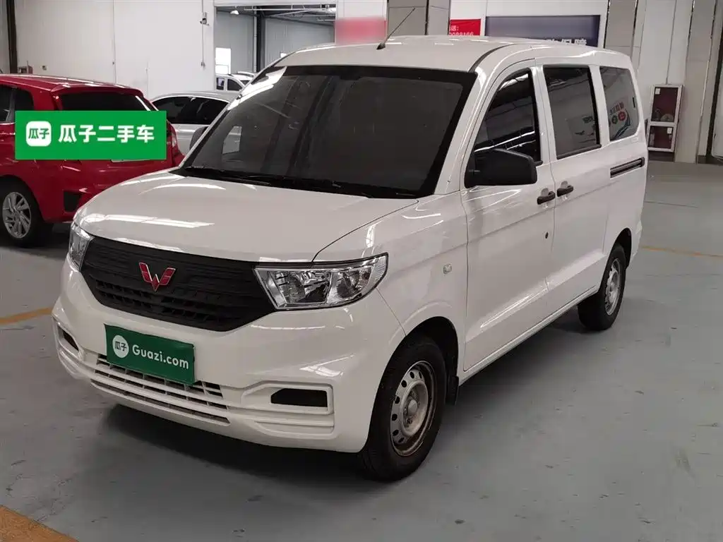Купить Wuling Hongguang V