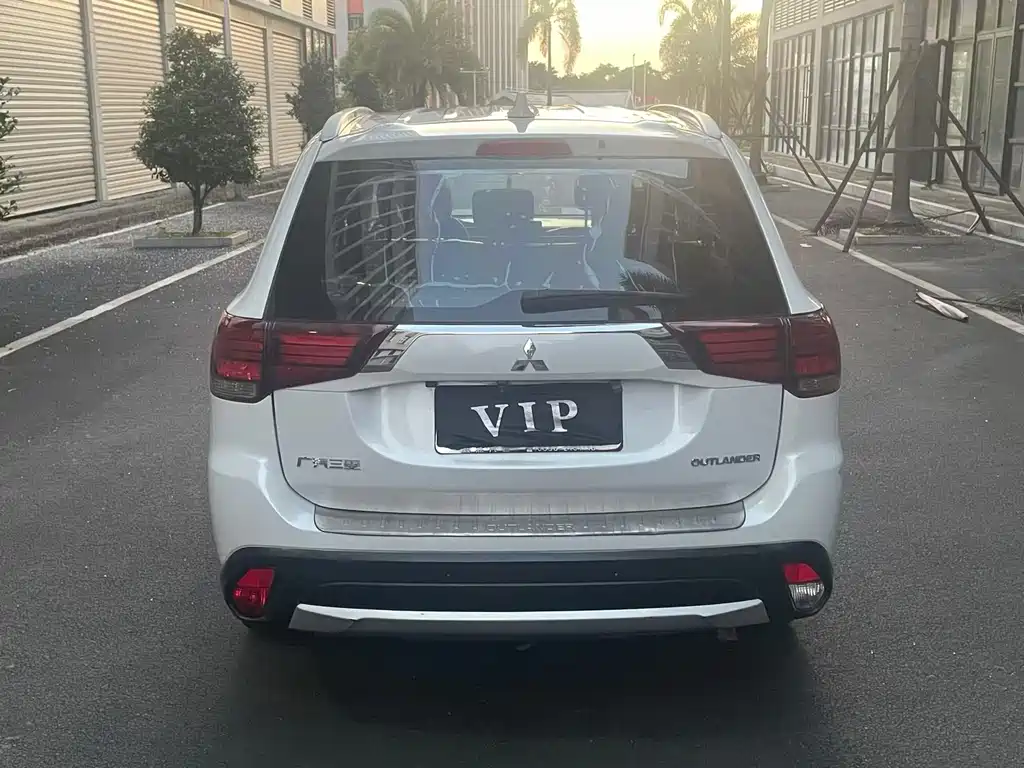 Mitsubishi Outlander — миниатюра 8