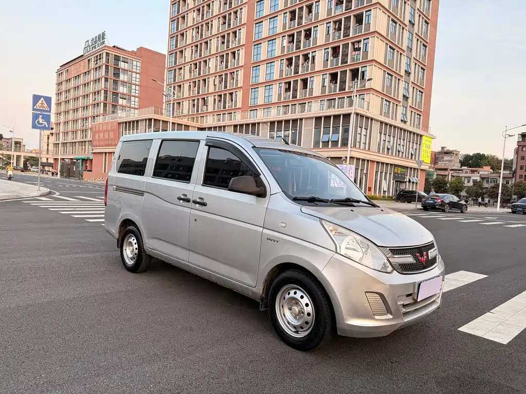 Купить Wuling Rongguang V