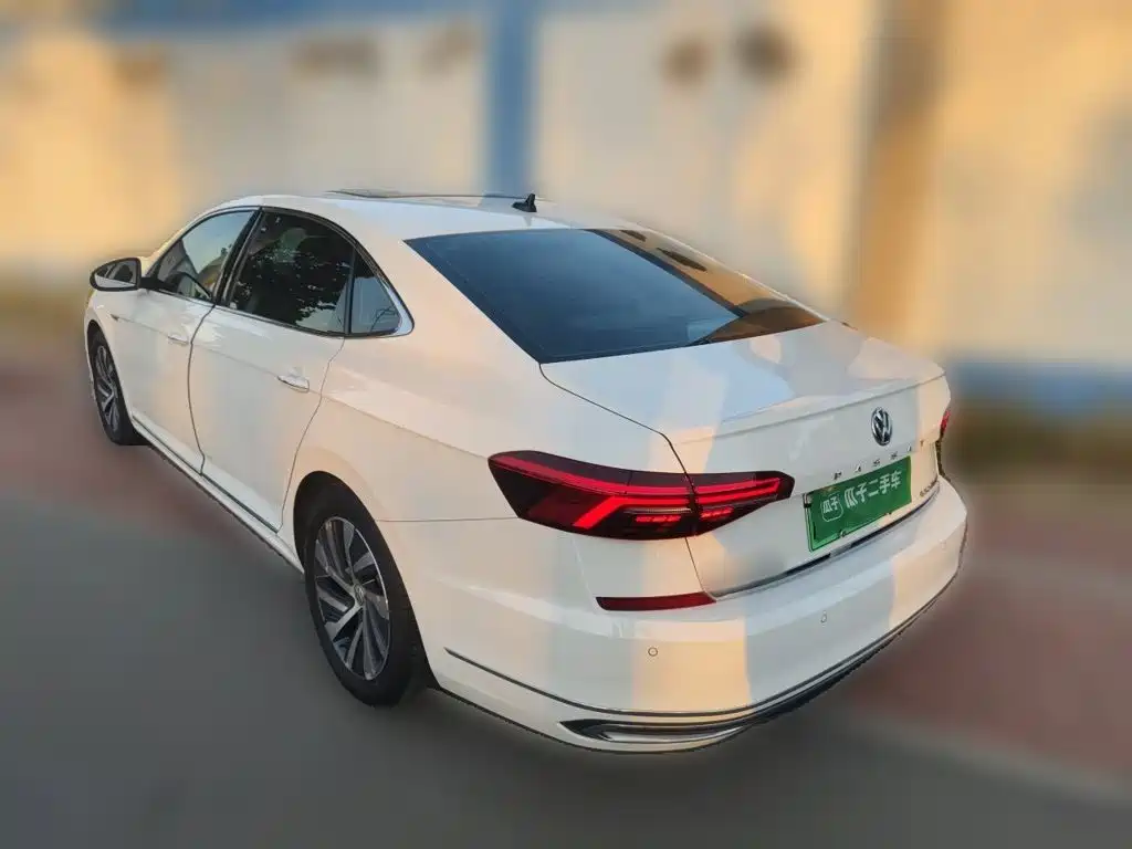 Volkswagen Passat PHEV — миниатюра 4