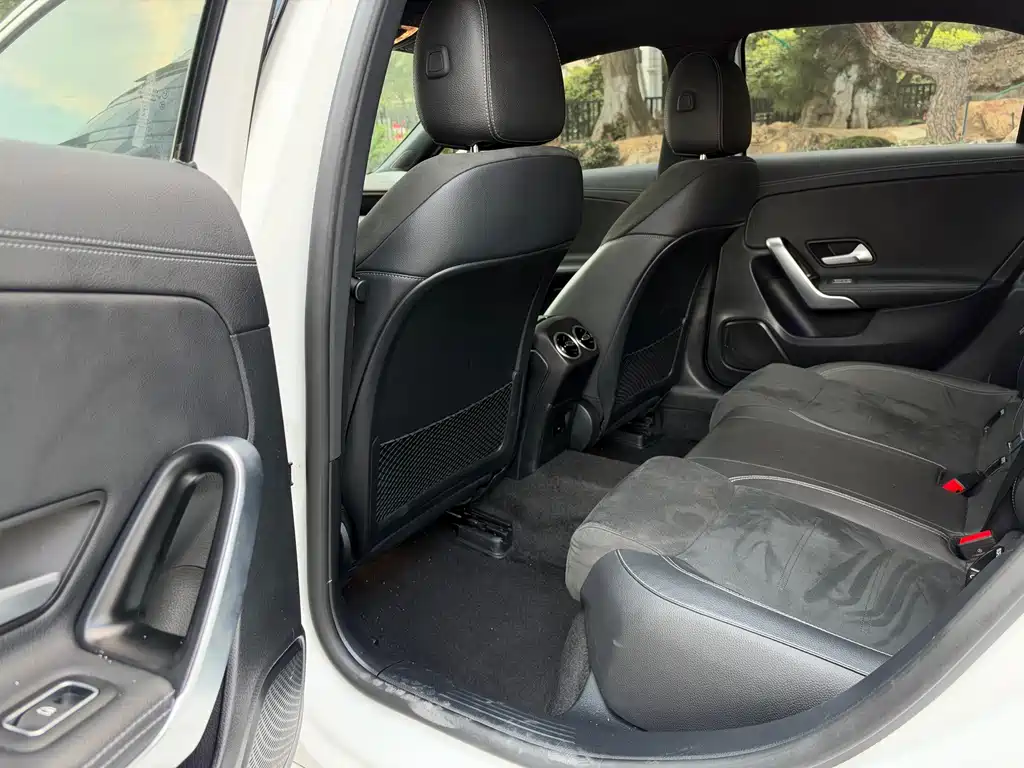 Mercedes-Benz A-Class — миниатюра 10