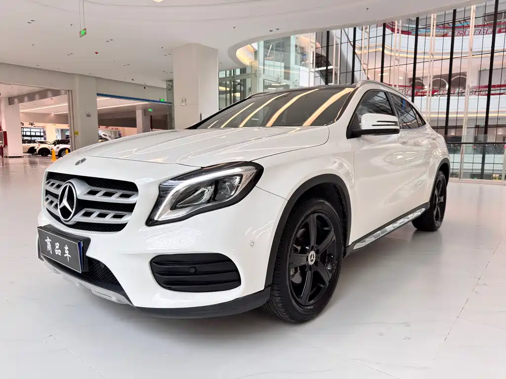 MERCEDES-BENZ GLA