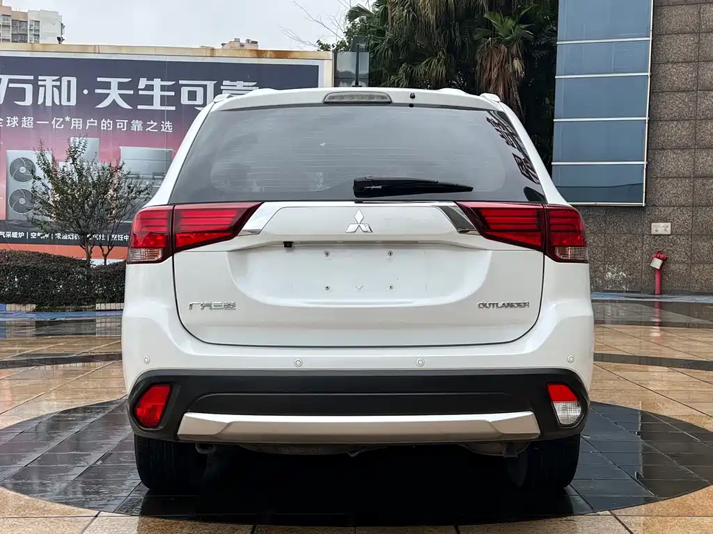 Mitsubishi Outlander — миниатюра 5