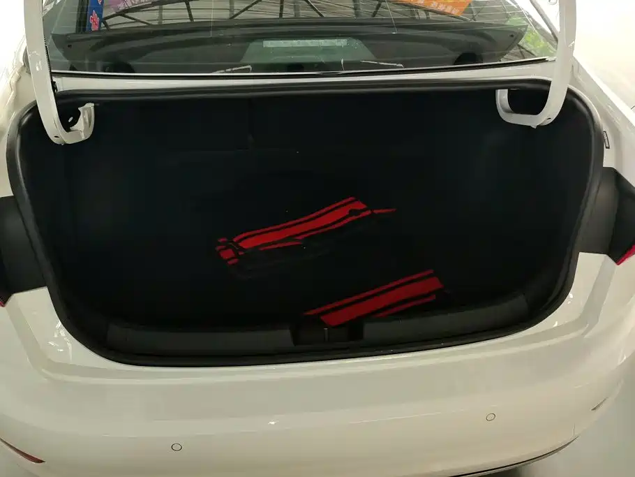 Volkswagen Sagitar — миниатюра 4