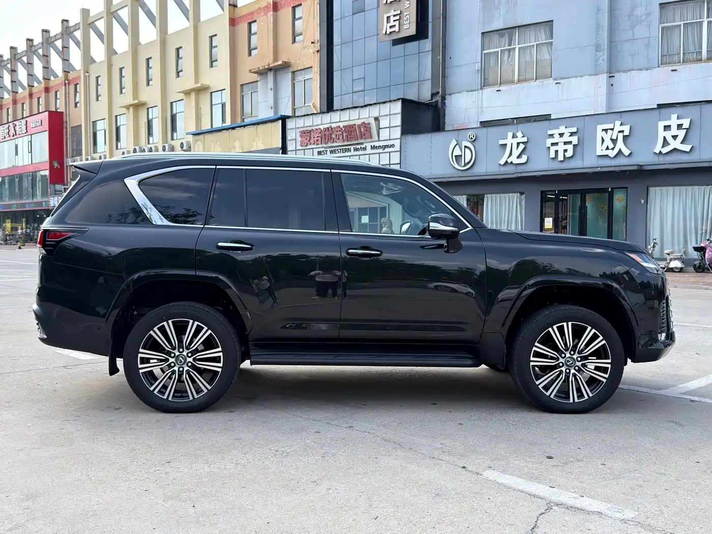 Lexus LX 2026 Черный из Китая