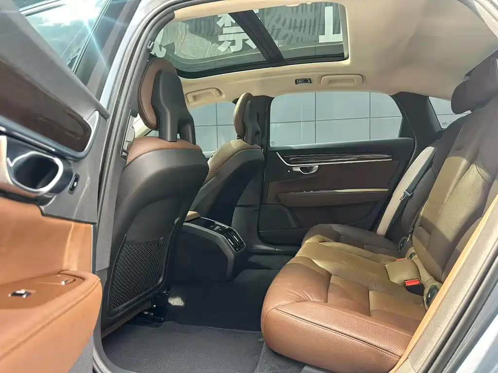 Volvo S90 — миниатюра 5