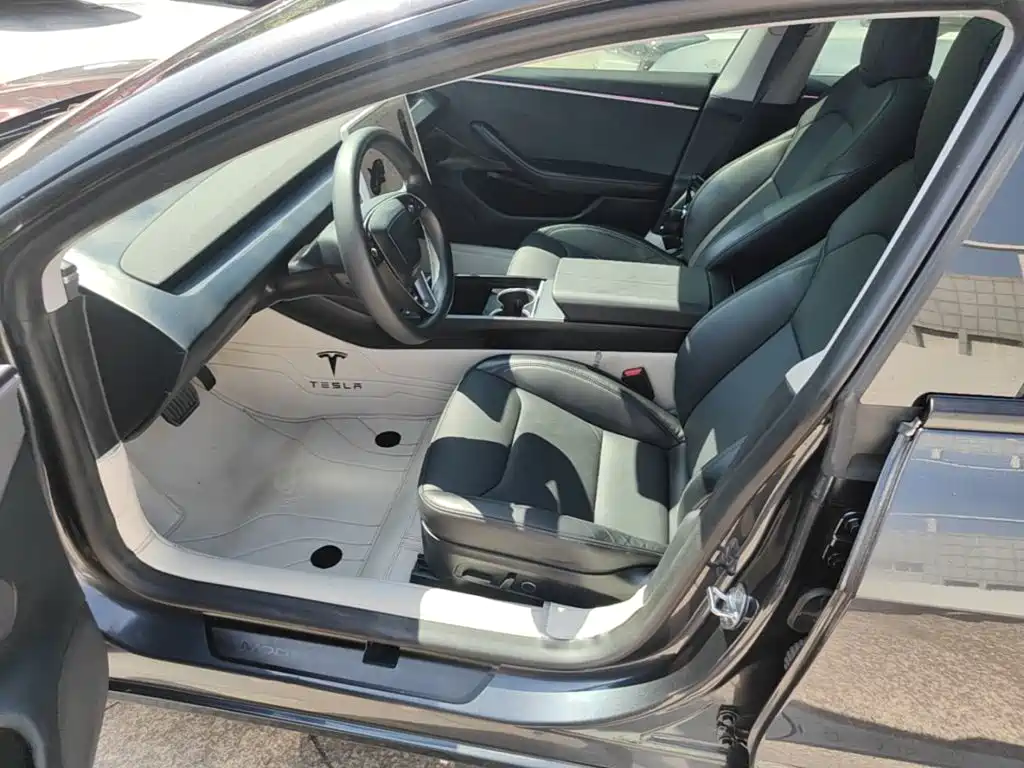 Tesla Model 3 — миниатюра 15