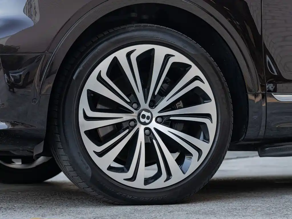 Bentley Bentayga — миниатюра 8