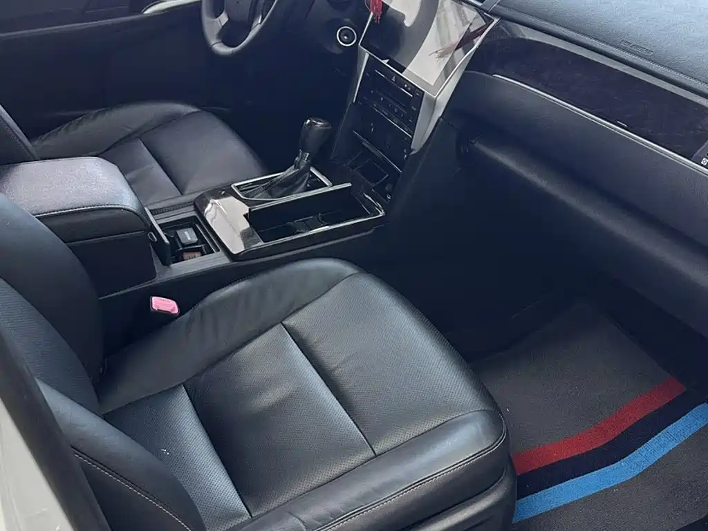 Toyota Camry — миниатюра 13