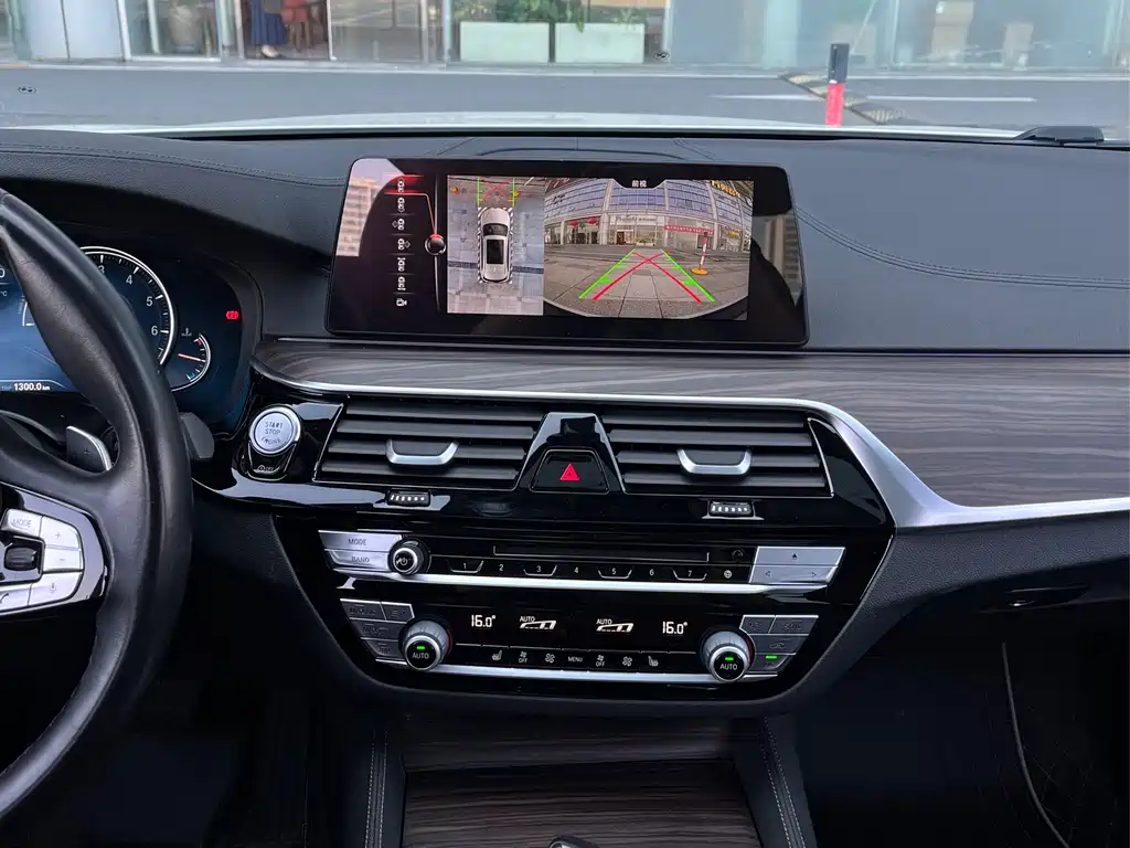 BMW 5 Series — миниатюра 15