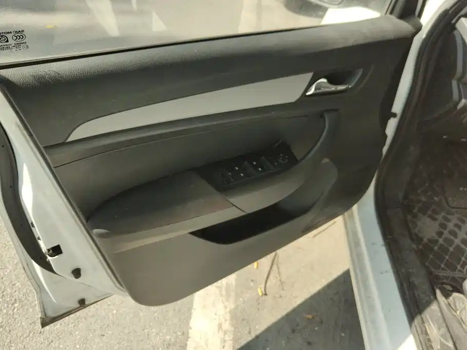Roewe 360 — миниатюра 7