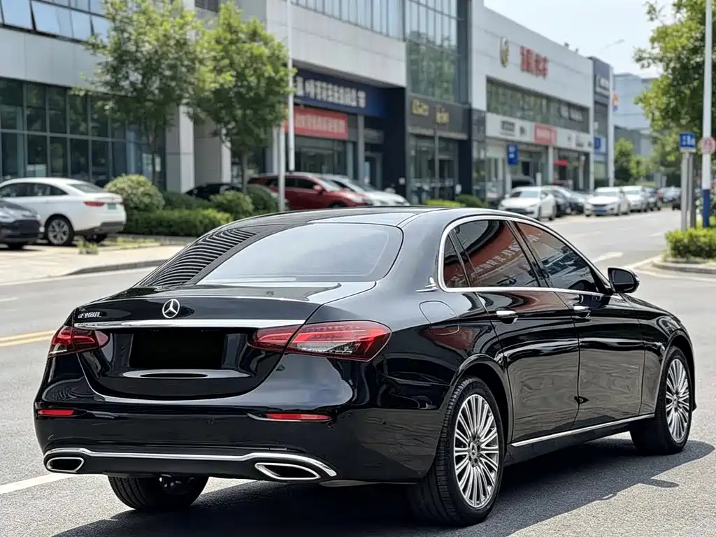 Mercedes-Benz E-Class — миниатюра 14