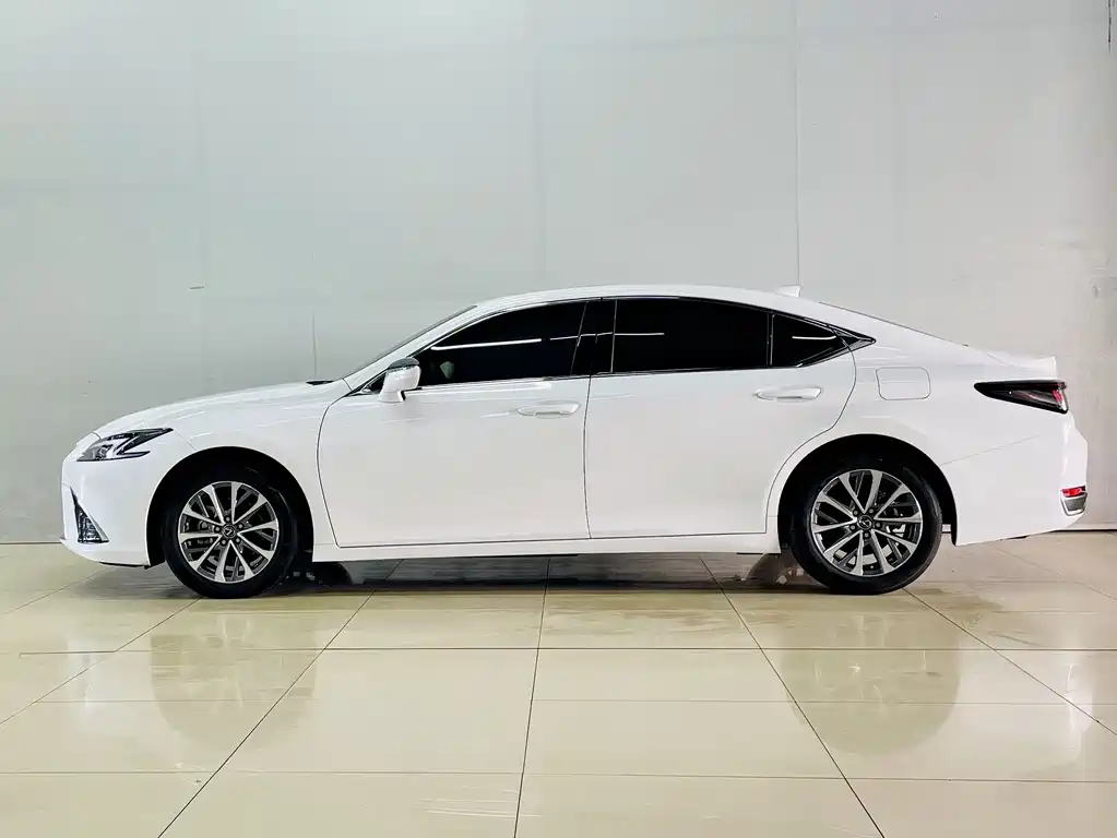 Lexus ES — миниатюра 5