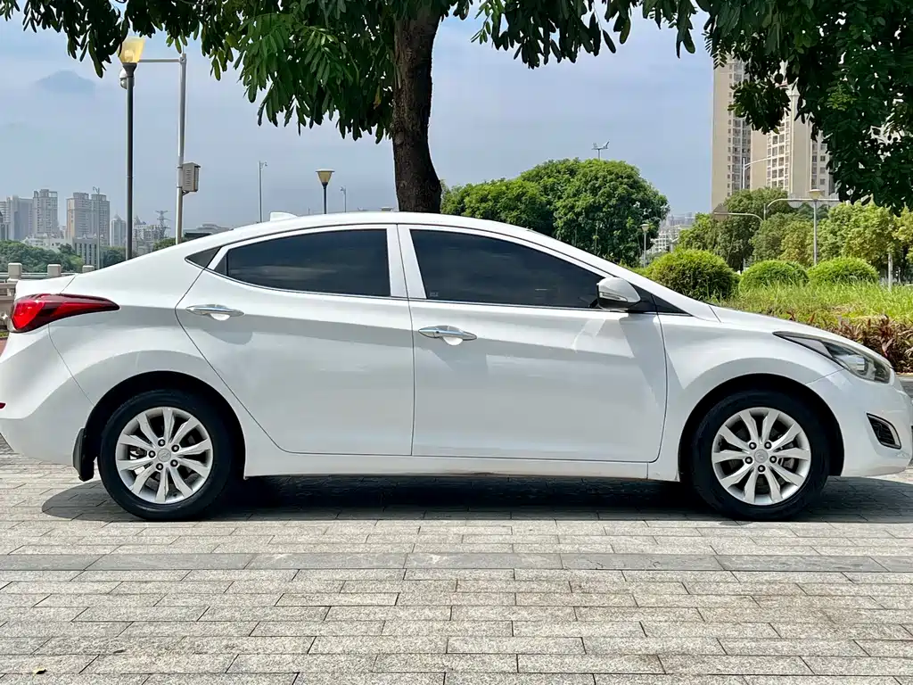 Hyundai Elantra Langdong — миниатюра 8