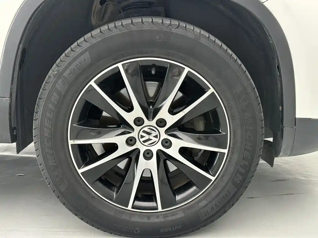 Volkswagen Tiguan 2015 1.8TSI AT Luxury