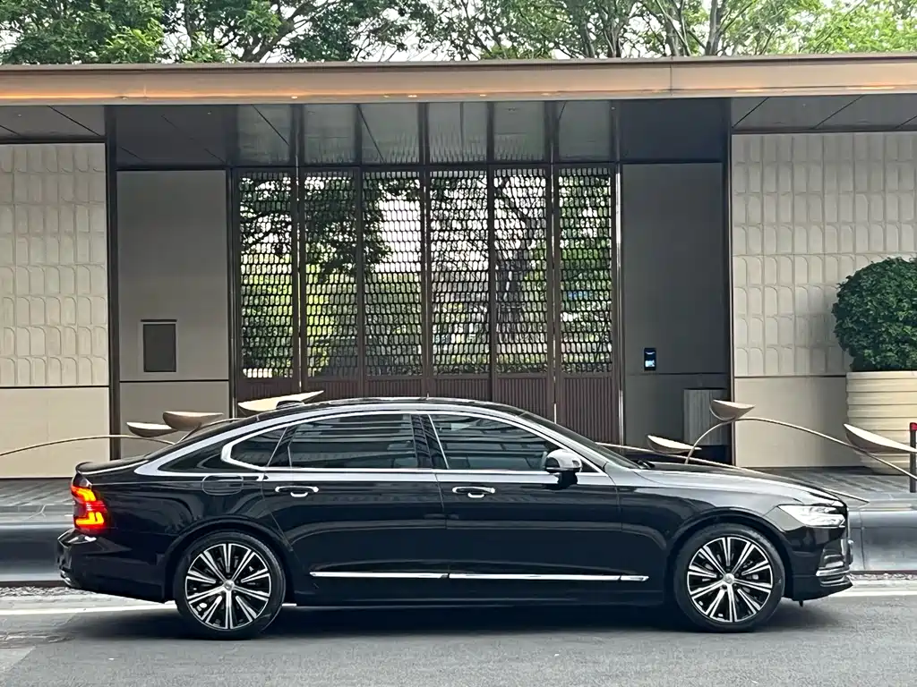 Volvo S90 2022 B5 Luxury