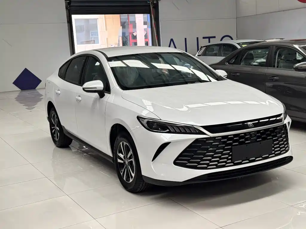 BYD Qin Plus PLUS 2025 DM-i Smart Drive 128KM