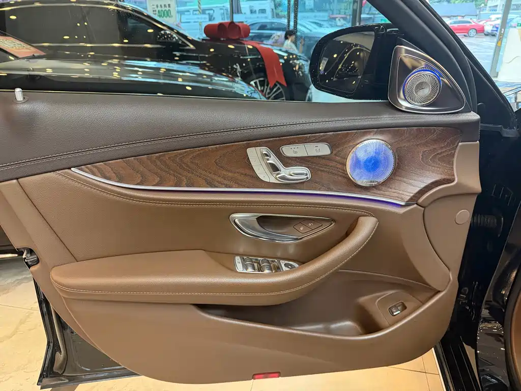 Mercedes-Benz E-Class — миниатюра 4
