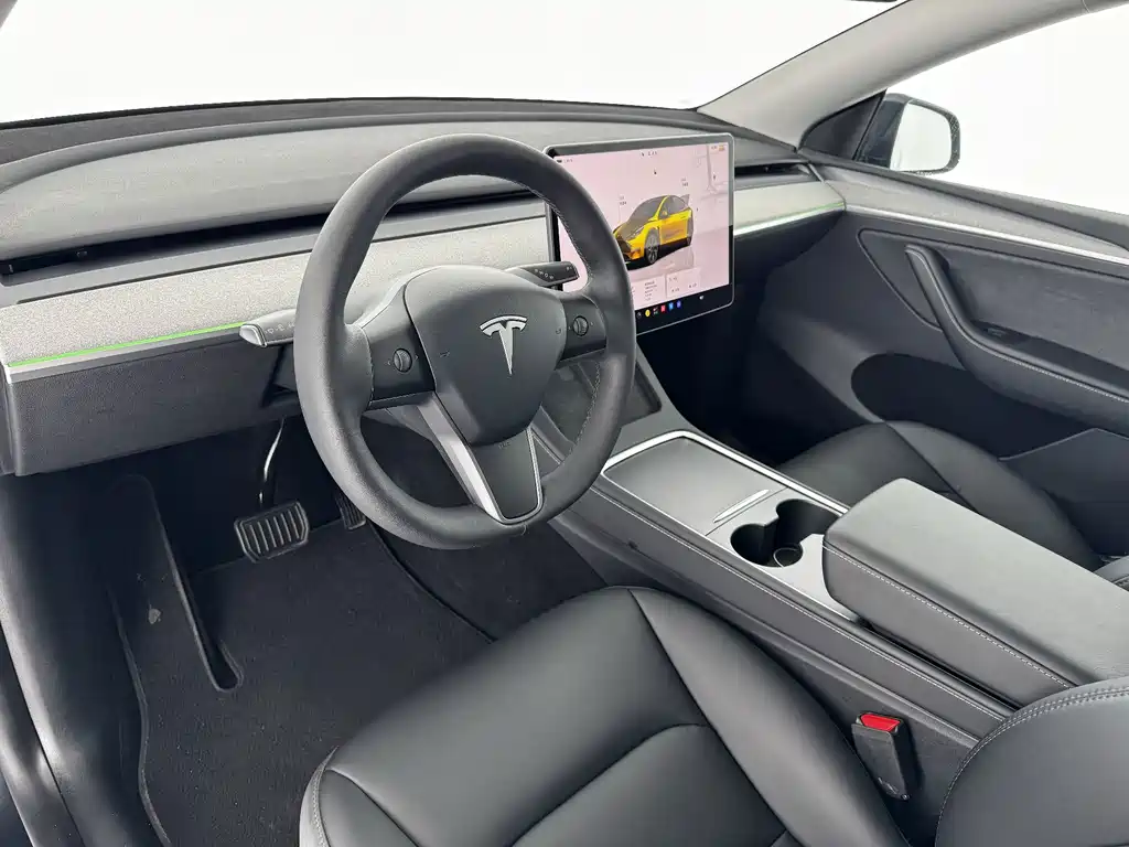 Tesla Model Y — миниатюра 8