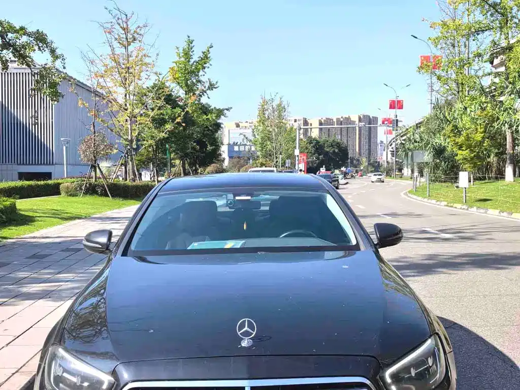 Mercedes-Benz E-Class — миниатюра 3