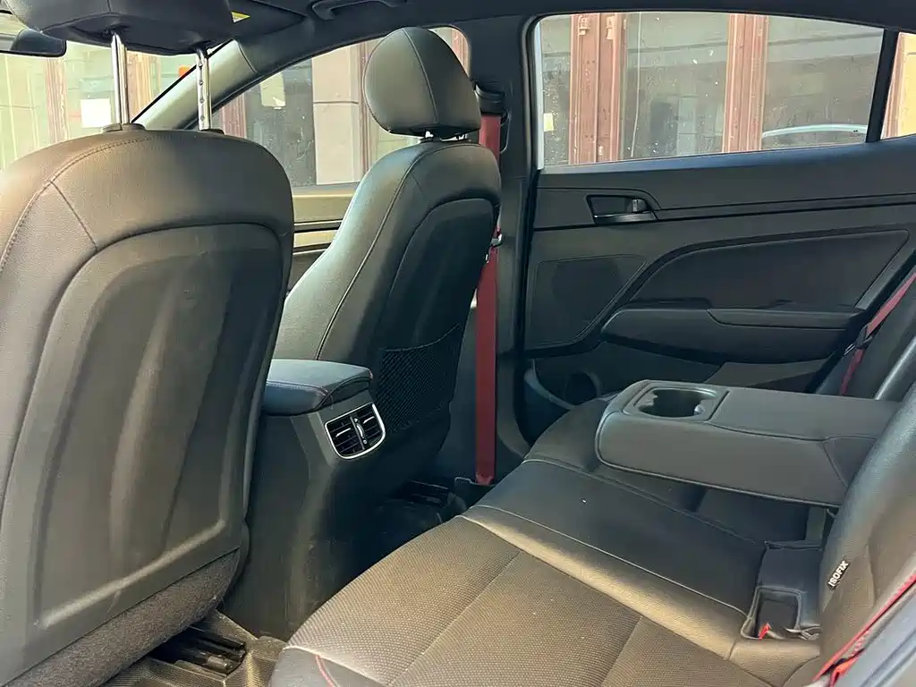 Hyundai Elantra — миниатюра 4