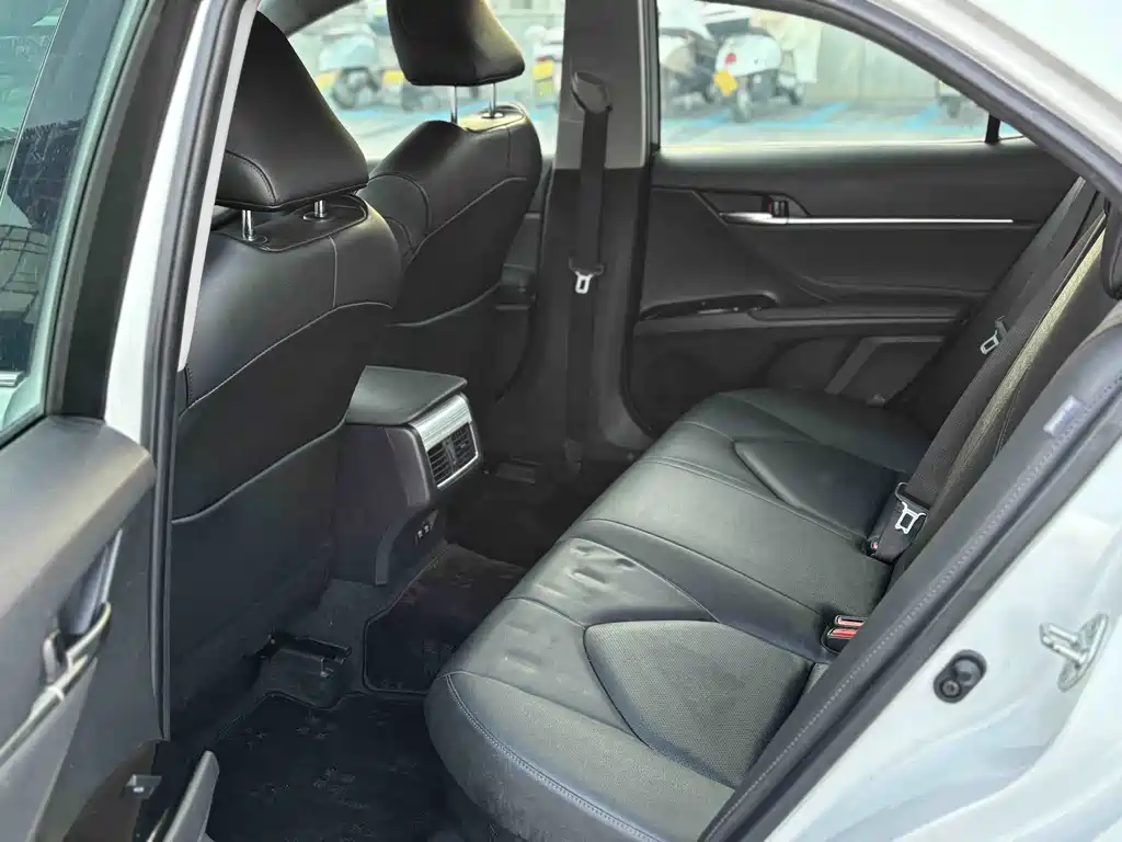 Toyota Camry — миниатюра 6