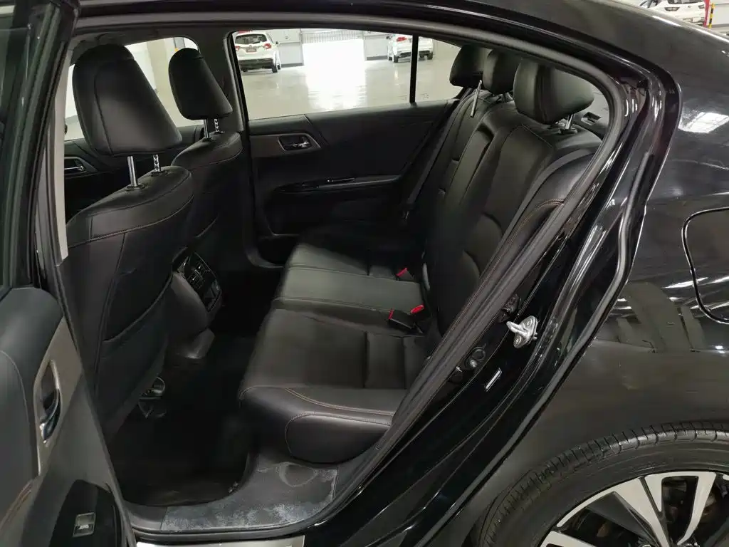 Honda Accord — миниатюра 15