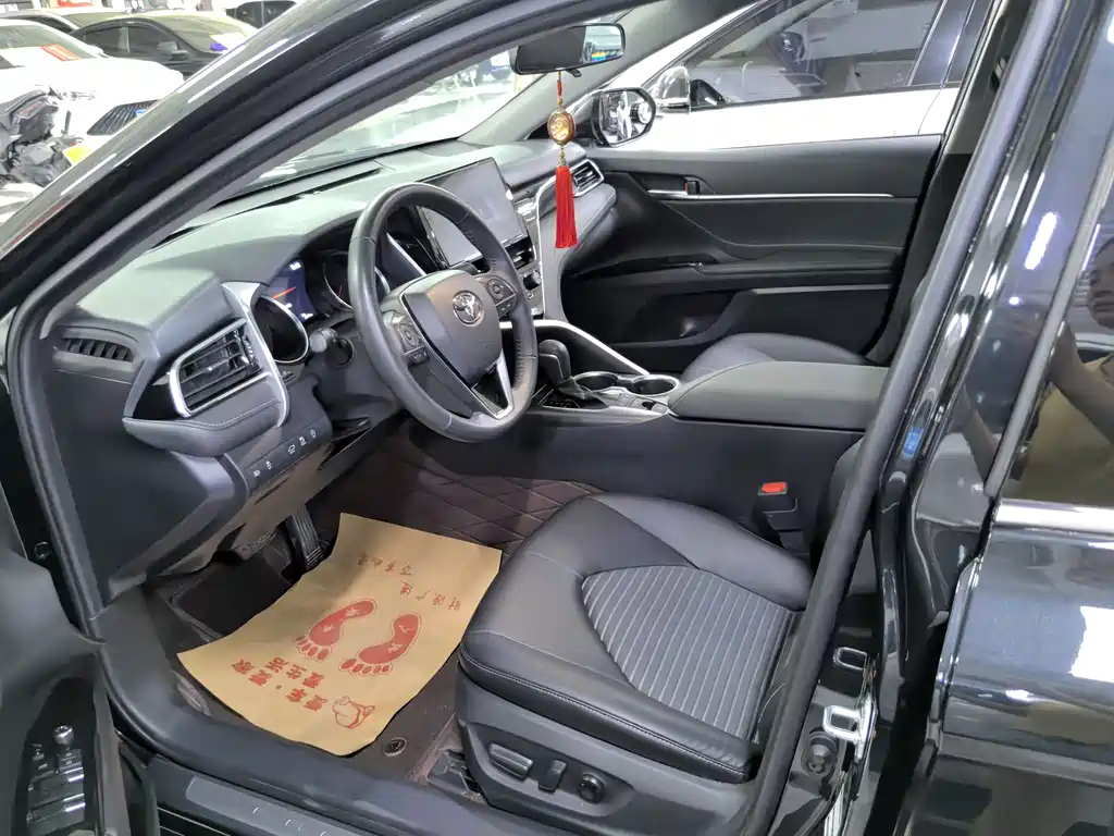Toyota Camry 2022 2.0S