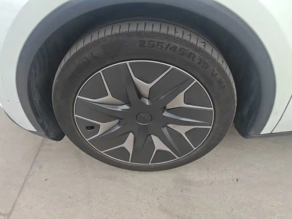 Tesla Model Y L — миниатюра 23