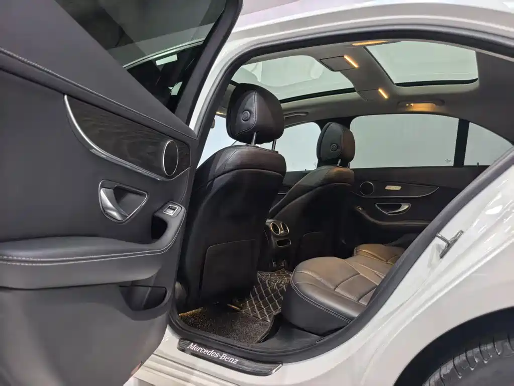 Mercedes-Benz C-Class — миниатюра 8
