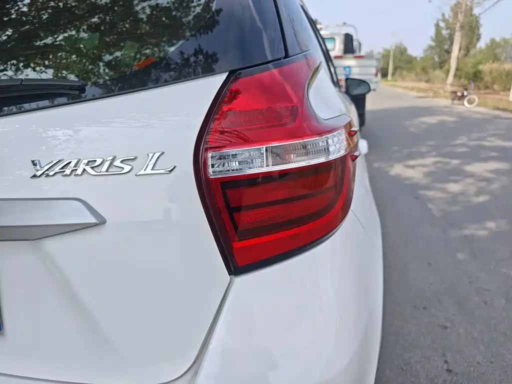 Toyota Yaris L — миниатюра 8