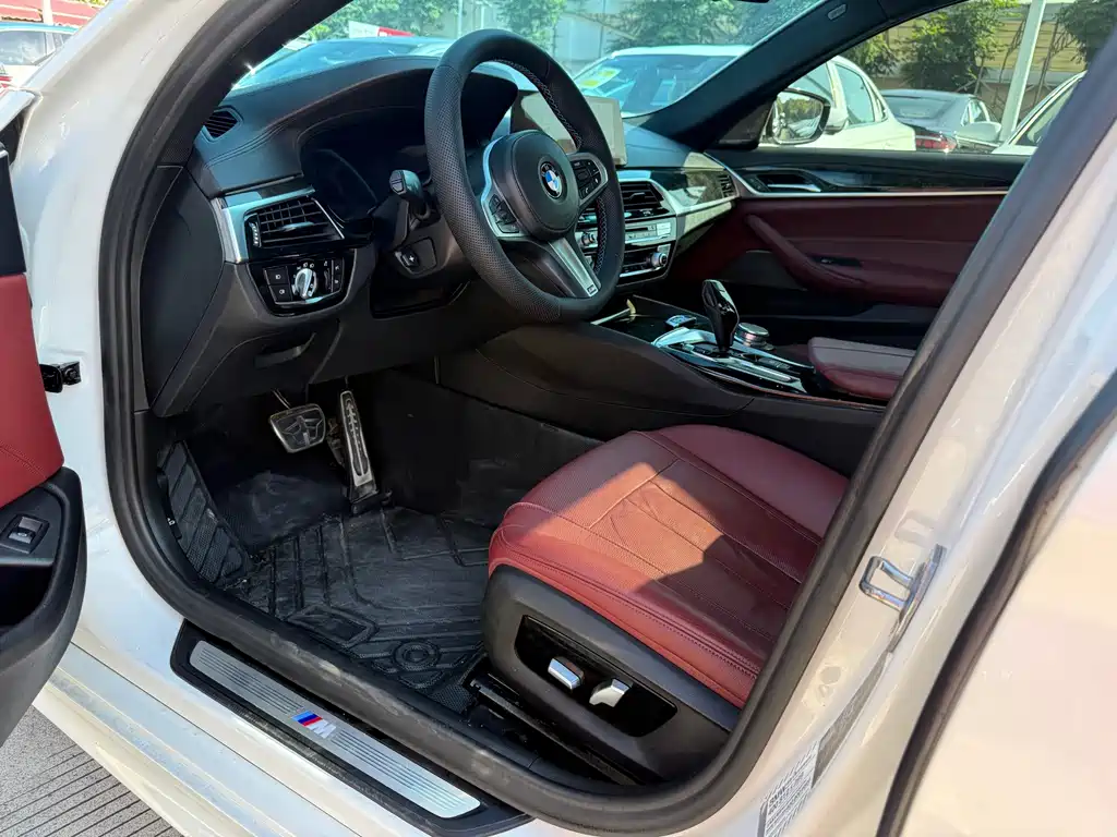 BMW 5 Series — миниатюра 4