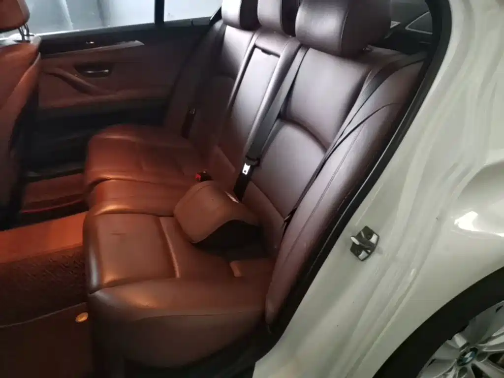 BMW 5 Series — миниатюра 19