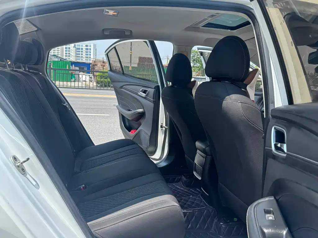 Roewe i5 1.5L Auto 4G Connected Leader Luxury Edition, фото 9