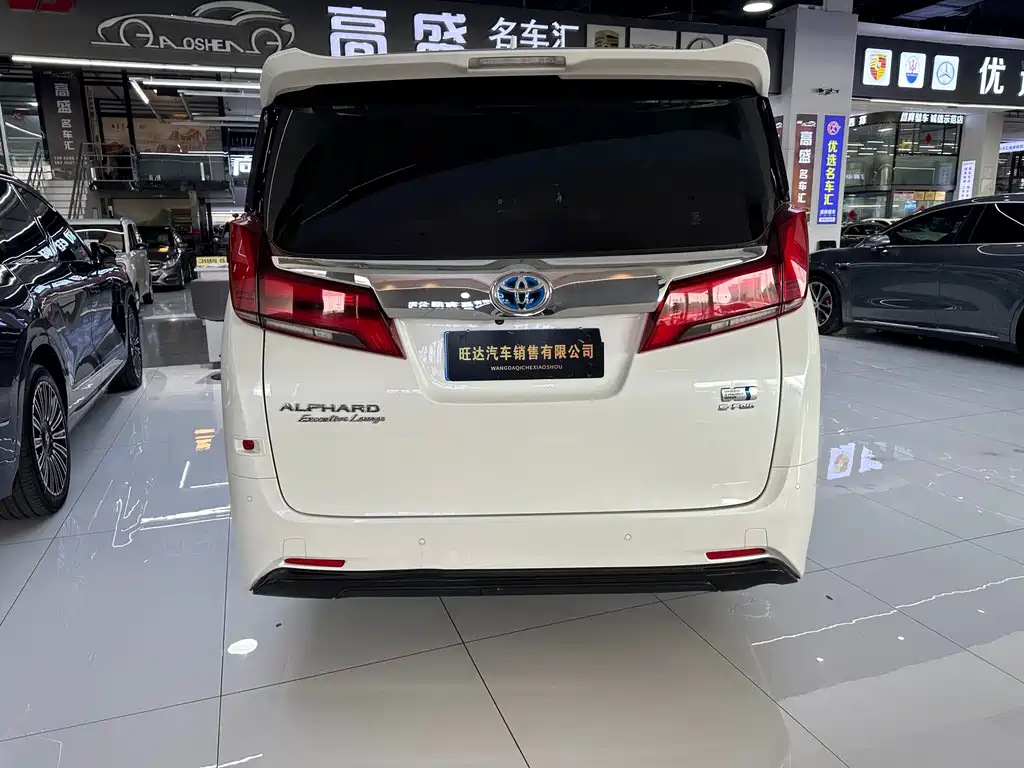 Toyota Alphard — миниатюра 28