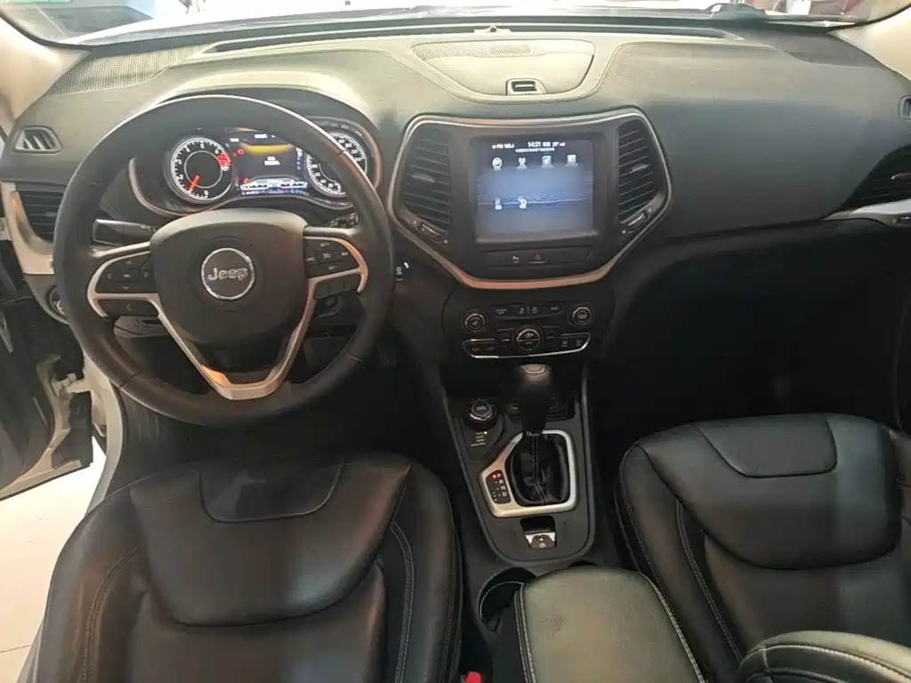 Jeep Cherokee — миниатюра 10