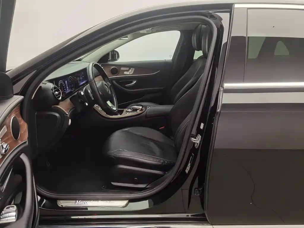 Mercedes-Benz E-Class — миниатюра 10