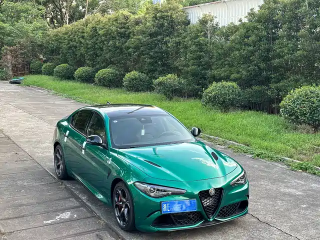 ALFA ROMEO GIULIA 2022