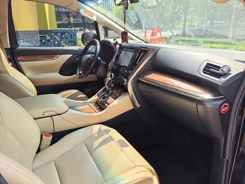 Toyota Alphard 2018 3.5L Luxury