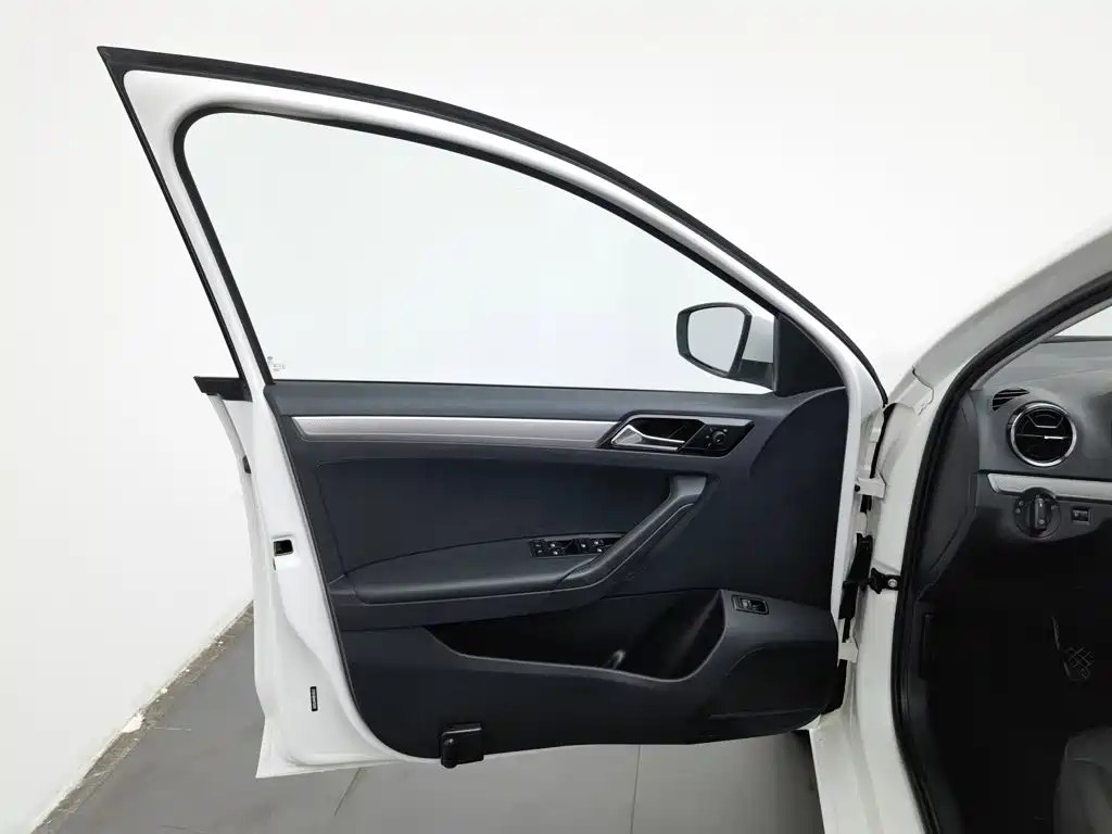 Volkswagen Jetta — миниатюра 8