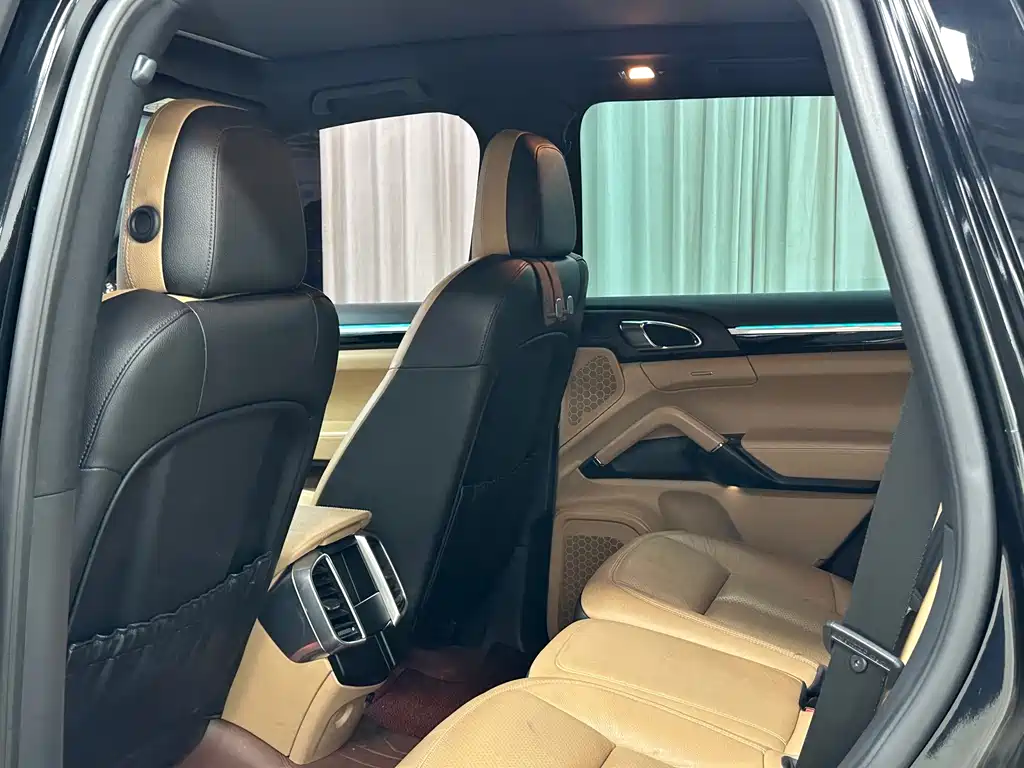 Porsche Cayenne — миниатюра 10