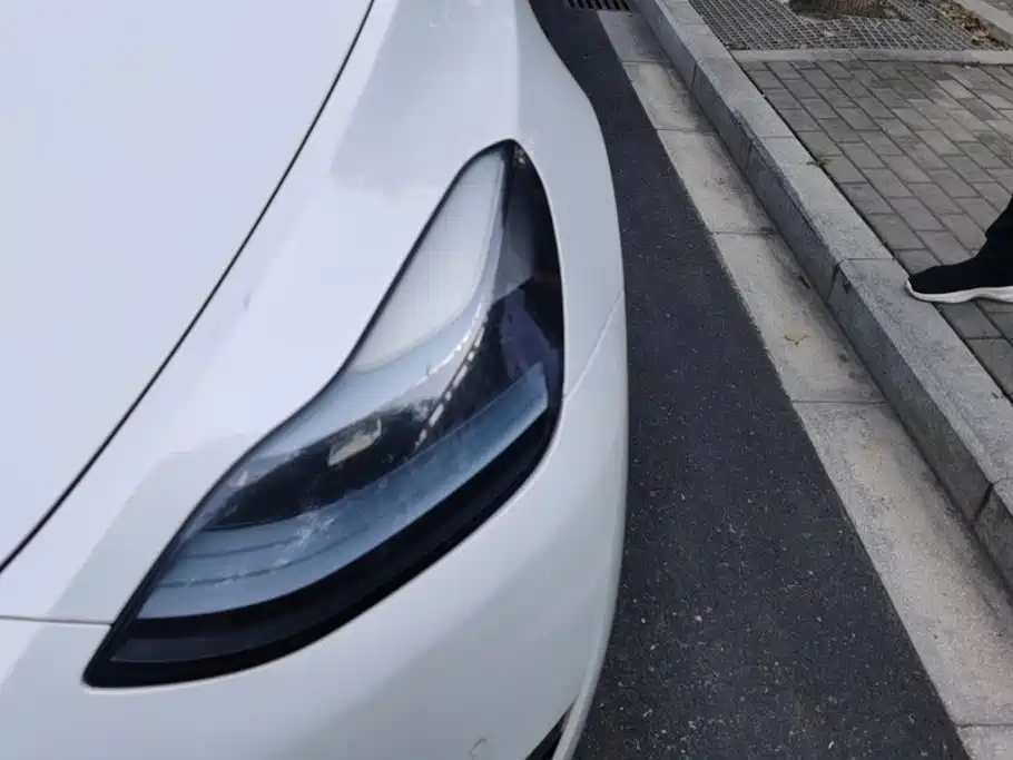 Tesla Model Y — миниатюра 5