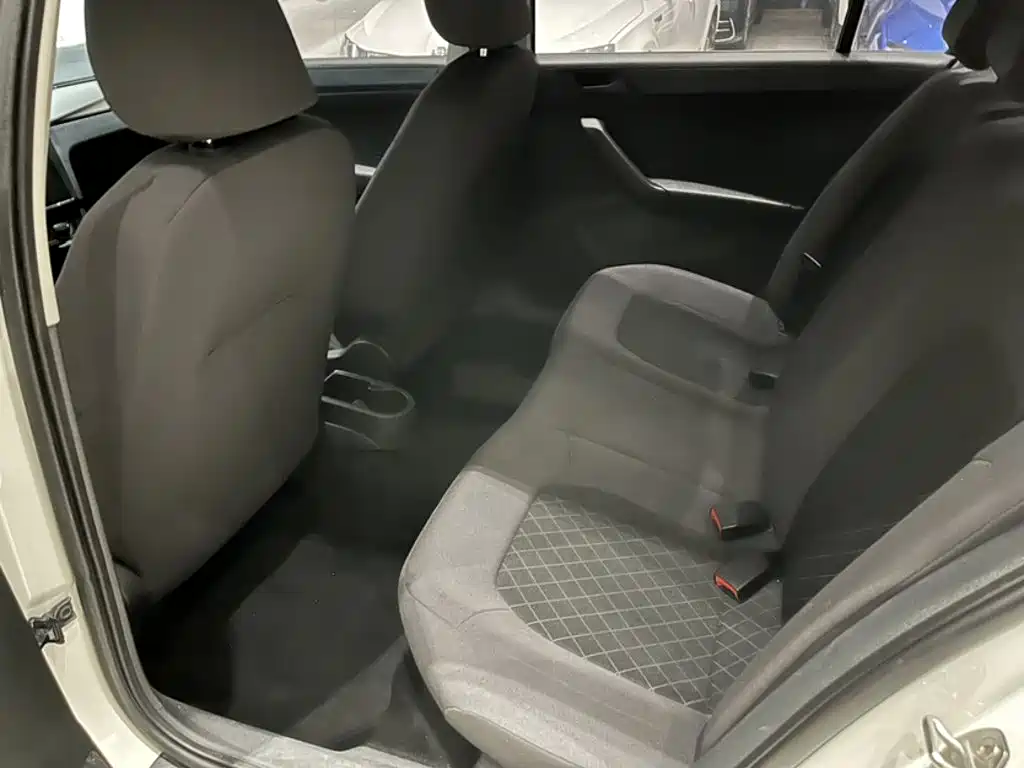 Skoda Rapid — миниатюра 14