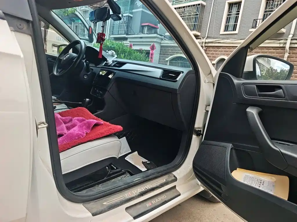 Skoda Rapid — миниатюра 17