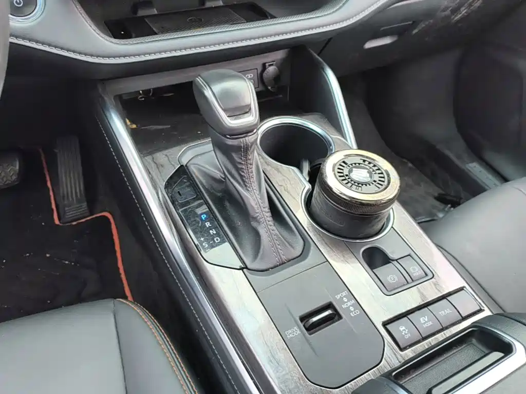Toyota Crown Kluger — миниатюра 14