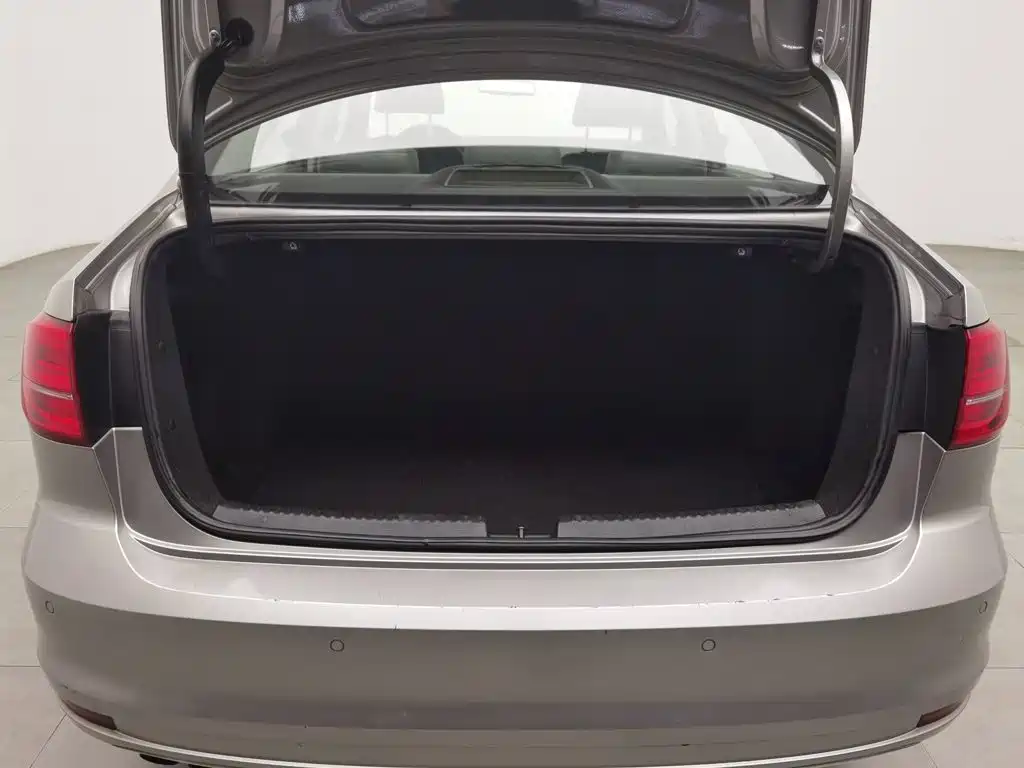 Volkswagen Sagitar — миниатюра 16