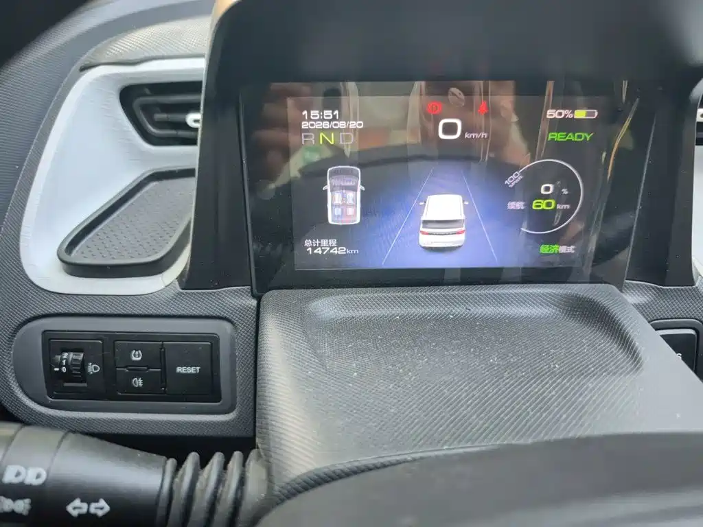 Wuling MINIEV — миниатюра 5