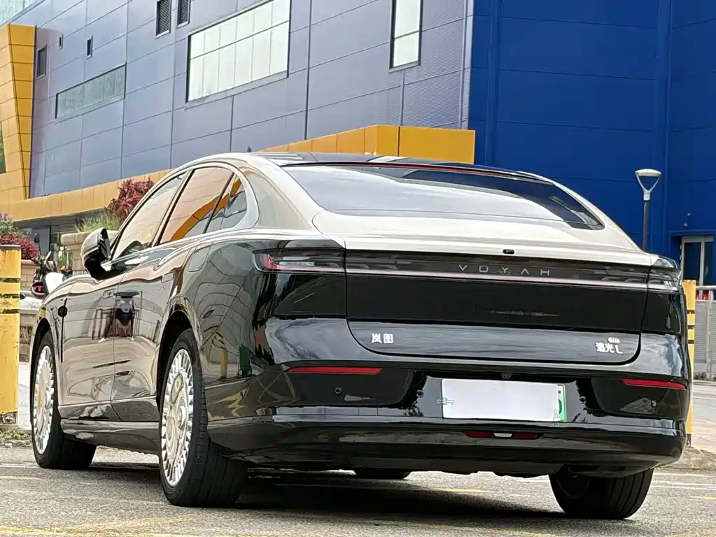 VOYAH Passion L — миниатюра 8