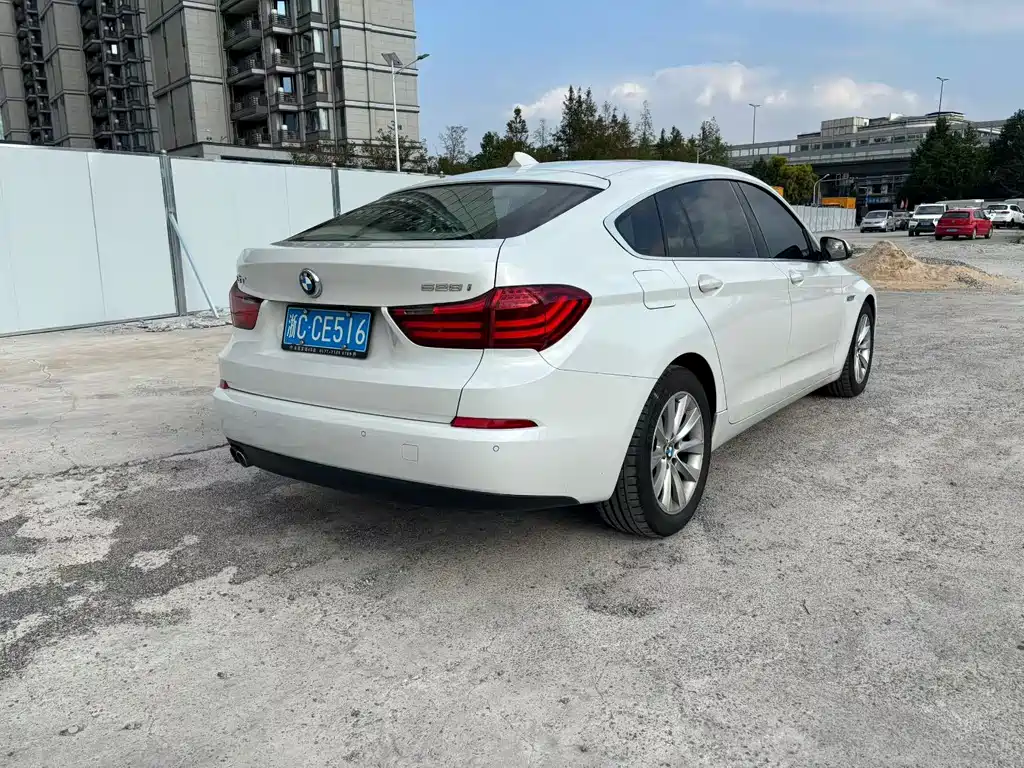 BMW 5 Series GT — миниатюра 9