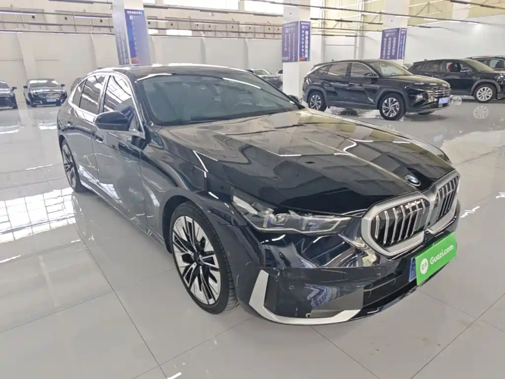 BMW 5 Series — миниатюра 4